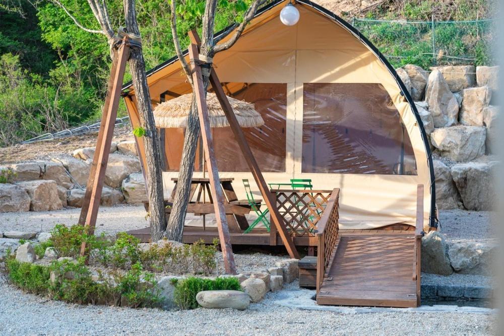 Inje Naerincheon Glamping Hotel Ruang foto