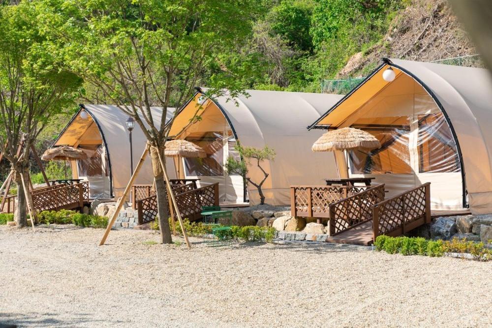 Inje Naerincheon Glamping Hotel Ruang foto