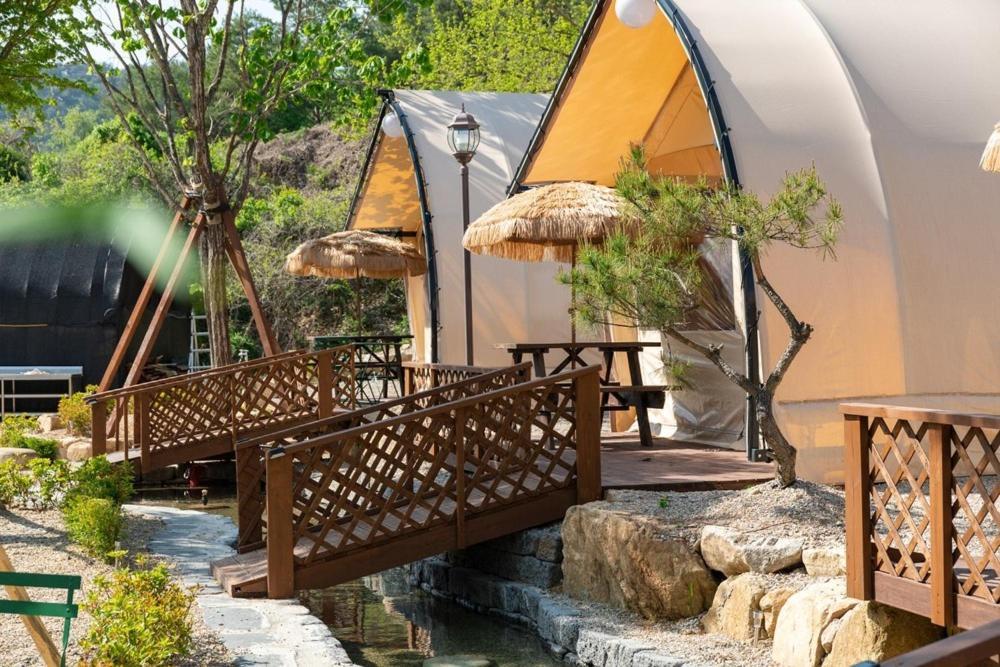 Inje Naerincheon Glamping Hotel Bagian luar foto