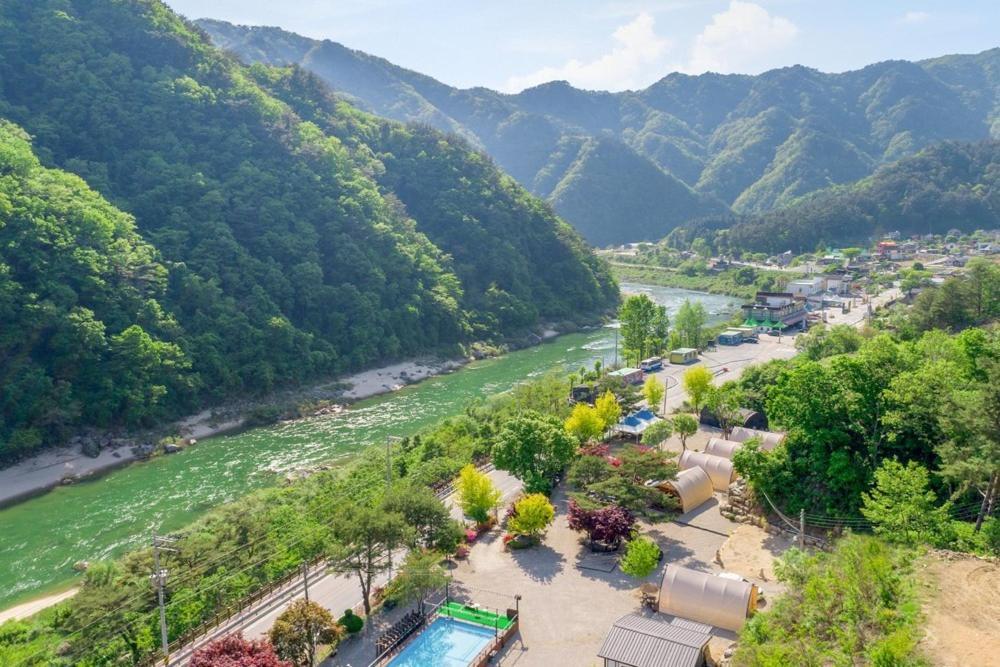 Inje Naerincheon Glamping Hotel Bagian luar foto