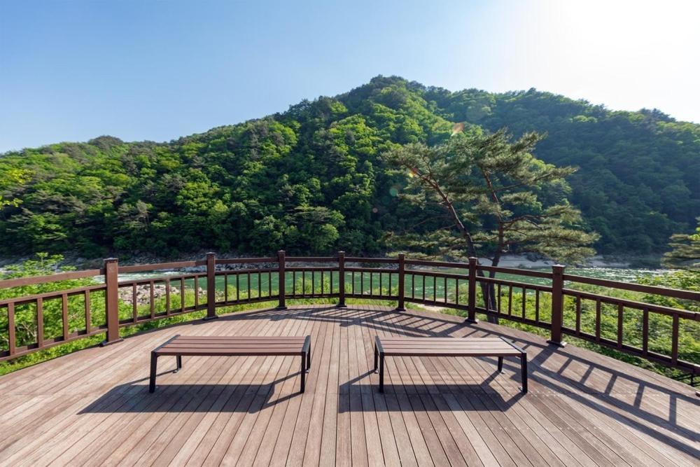 Inje Naerincheon Glamping Hotel Bagian luar foto