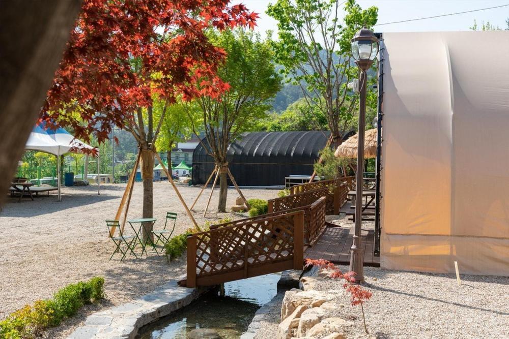 Inje Naerincheon Glamping Hotel Bagian luar foto