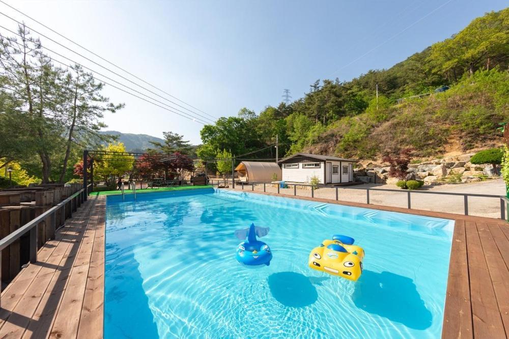 Inje Naerincheon Glamping Hotel Bagian luar foto