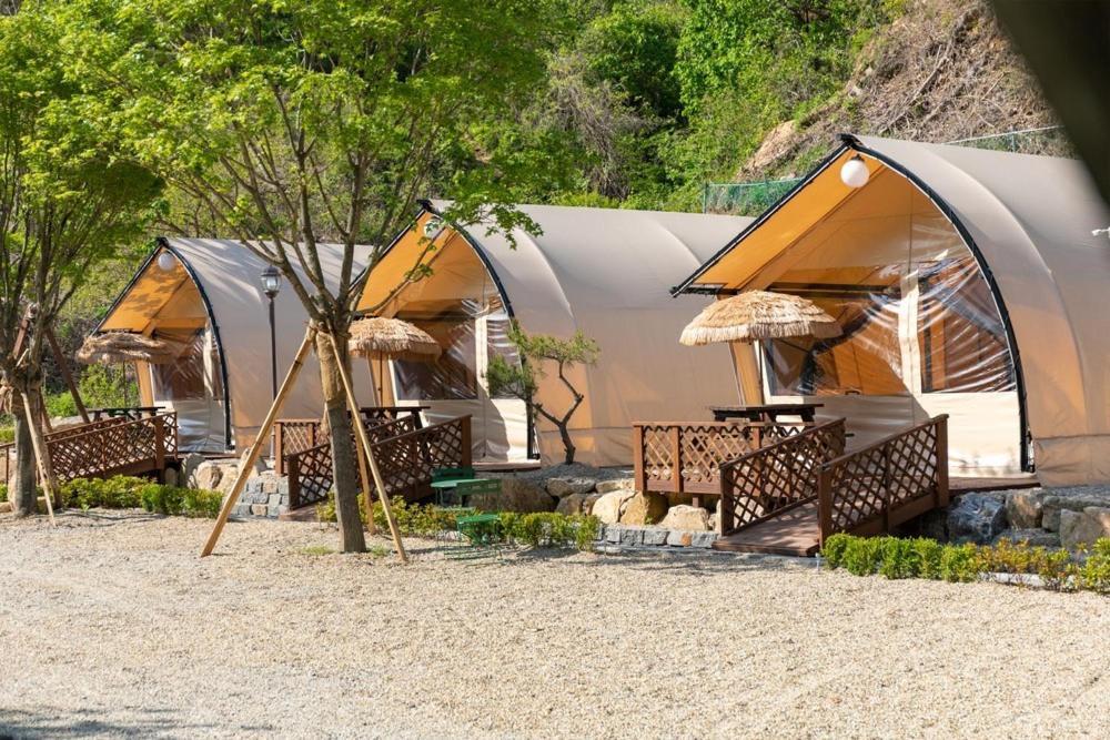 Inje Naerincheon Glamping Hotel Bagian luar foto