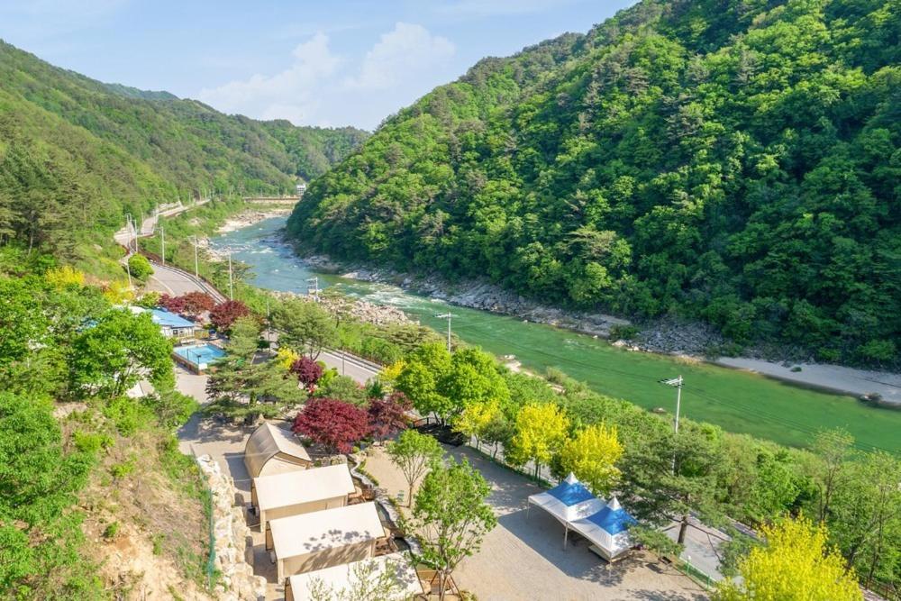 Inje Naerincheon Glamping Hotel Bagian luar foto